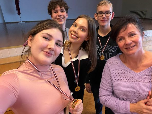 Uzvara dambretes sacensībās