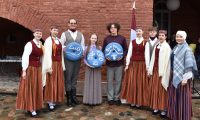 Ģimnāzijas radošie kolekīvi </br>ievij pērles “Savīšanās ceļā”